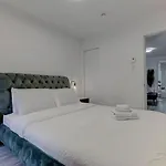 Stylish 3Br In Montreal Village