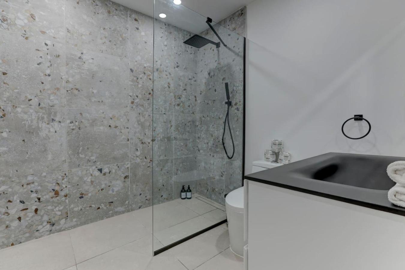 Stylish 3br In Village